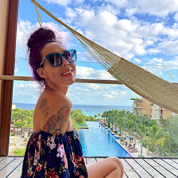 Meet your Posher, Veronica - Picture 3 of 10